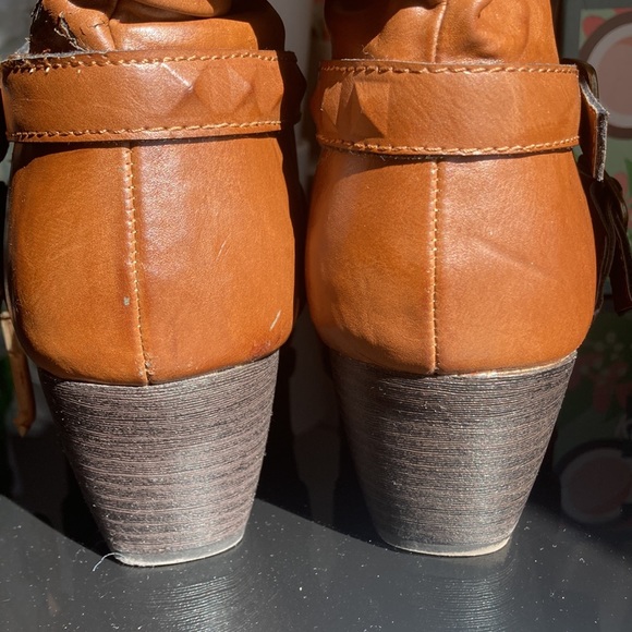 Brown boots - Picture 3 of 6